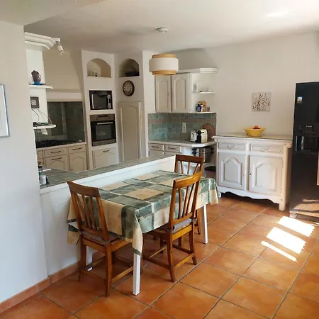 Le Domaine Des Pins Tulette