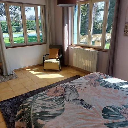 Le Domaine Des Pins Holiday home *