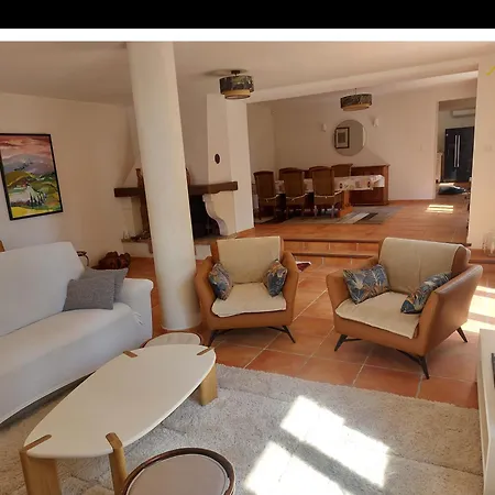 Holiday home Le Domaine Des Pins Tulette