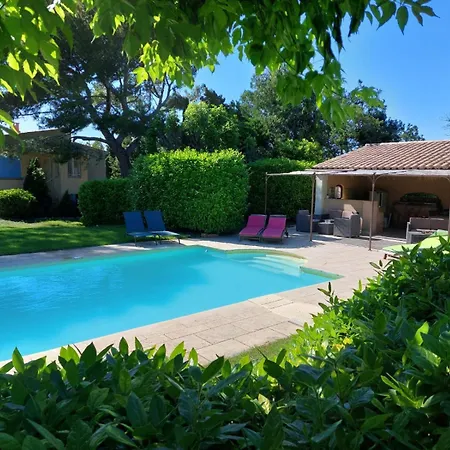 Le Domaine Des Pins Holiday home Tulette