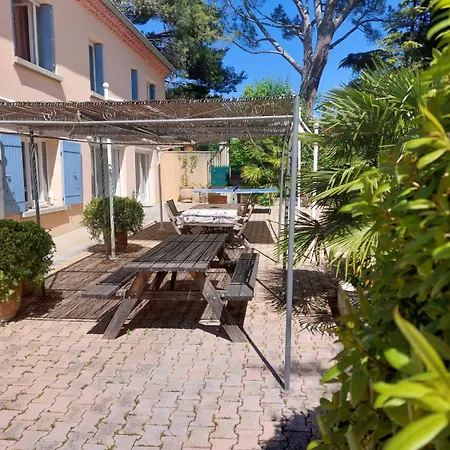 Holiday home Le Domaine Des Pins Tulette